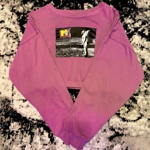 cropped graphic crew neck